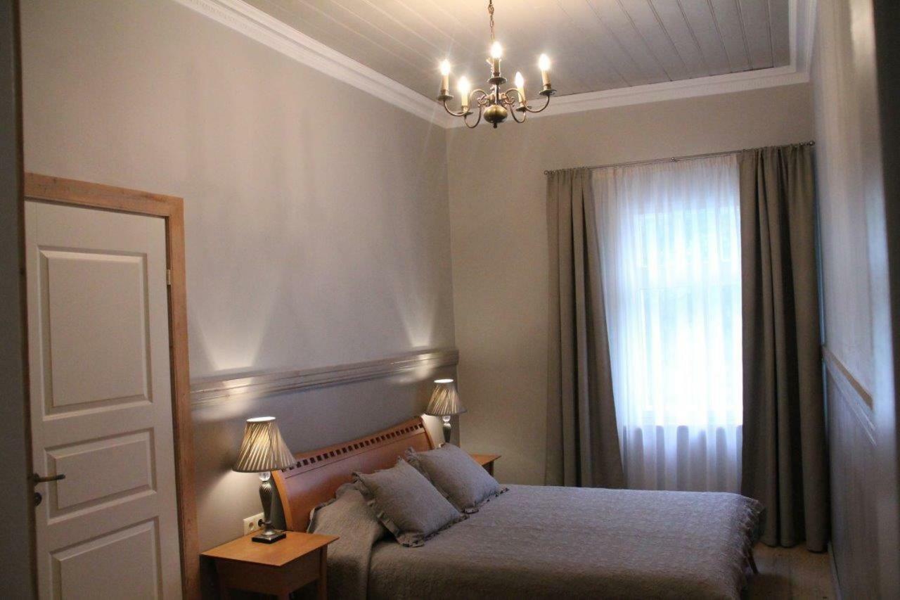 Meke Otel Mustkalni Dış mekan fotoğraf