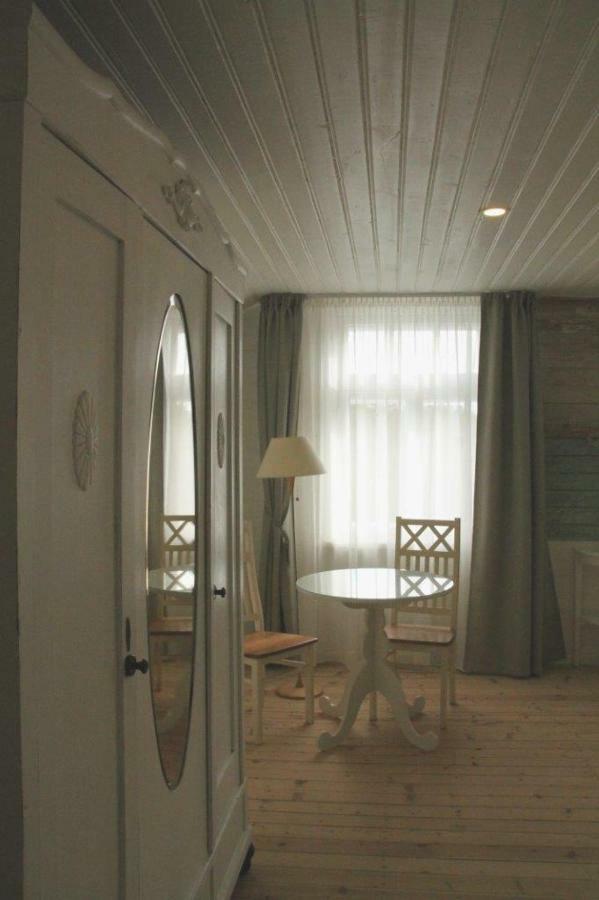 Meke Otel Mustkalni Dış mekan fotoğraf