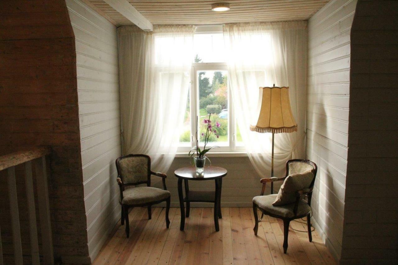 Meke Otel Mustkalni Dış mekan fotoğraf