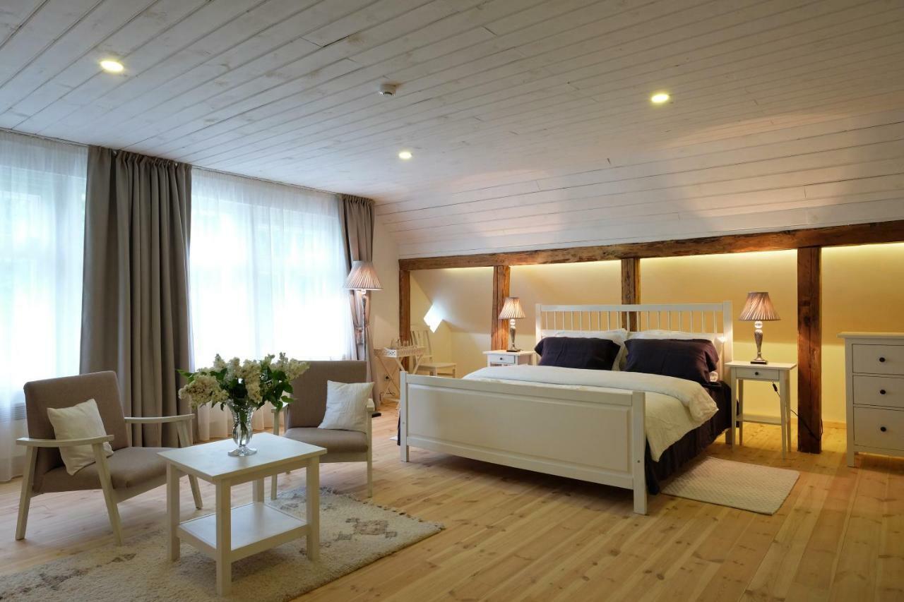 Meke Otel Mustkalni Dış mekan fotoğraf